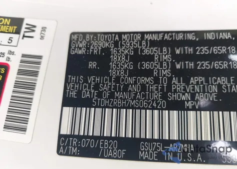 2021 Toyota Highlander Xle z USA, uszkodzony, nr VIN 5TDHZRBH7MS062420